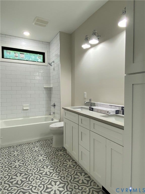 1625 Huntington Woods Trail, Powhatan, VA 23139 full bath main level, dual vanities, tiled tub/shower