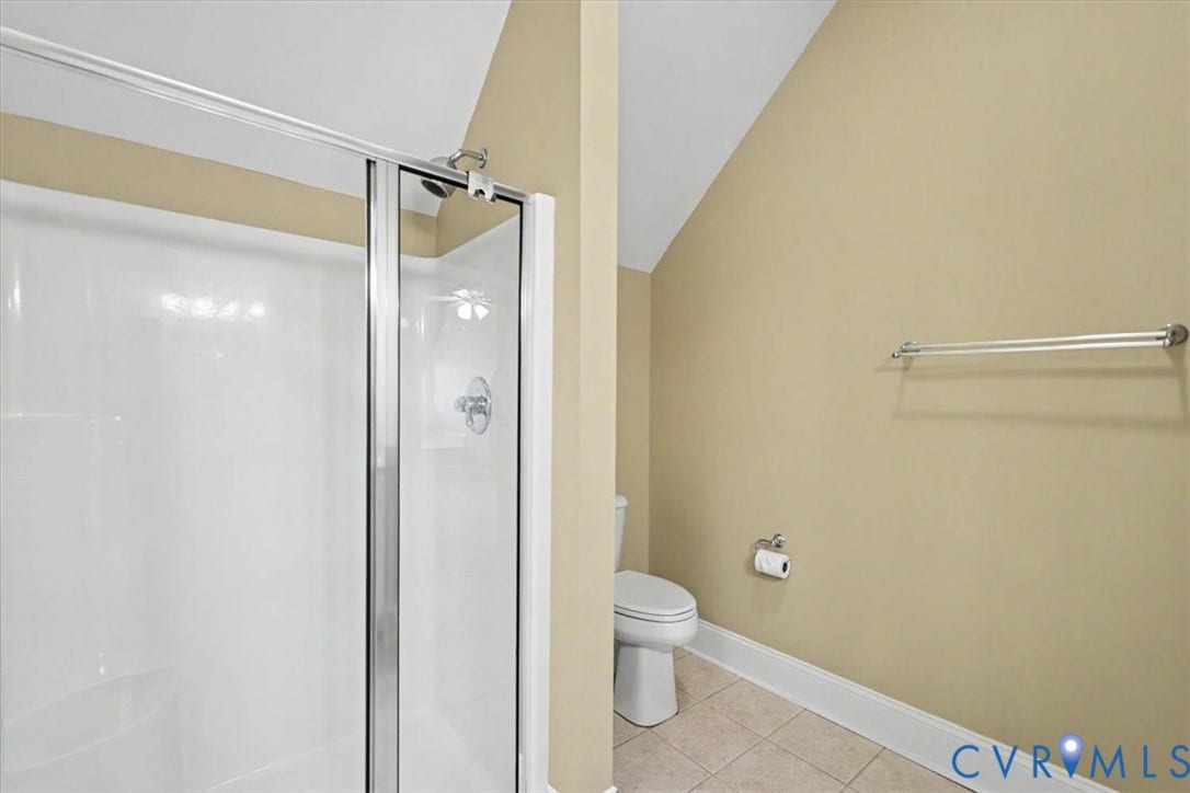 5905 Covington Hills Lane, Nuckols Road Corridor, Glen Allen, VA 23059 3rd floor full bathroom off of 6th bedroom.