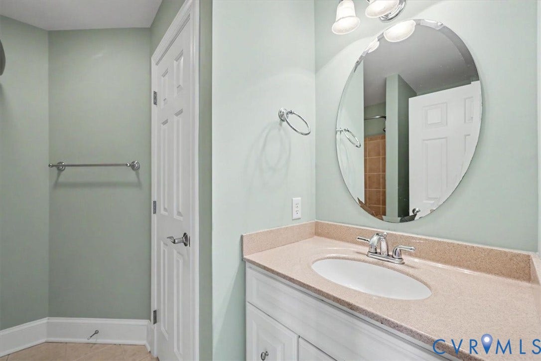 5905 Covington Hills Lane, Nuckols Road Corridor, Glen Allen, VA 23059 2nd floor full bathroom with attached bedroom.