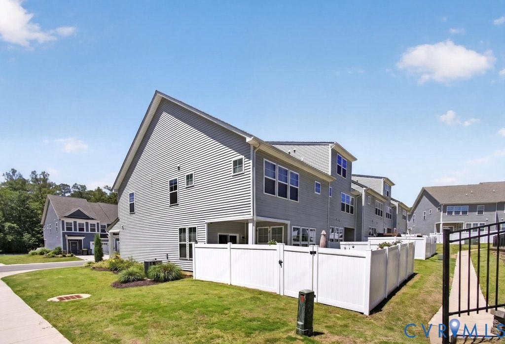 7669 Leeds Castle Lane, Maidstone Village Townhomes, New Kent, VA 23124 Enclosed Vinyl Privacy Fence