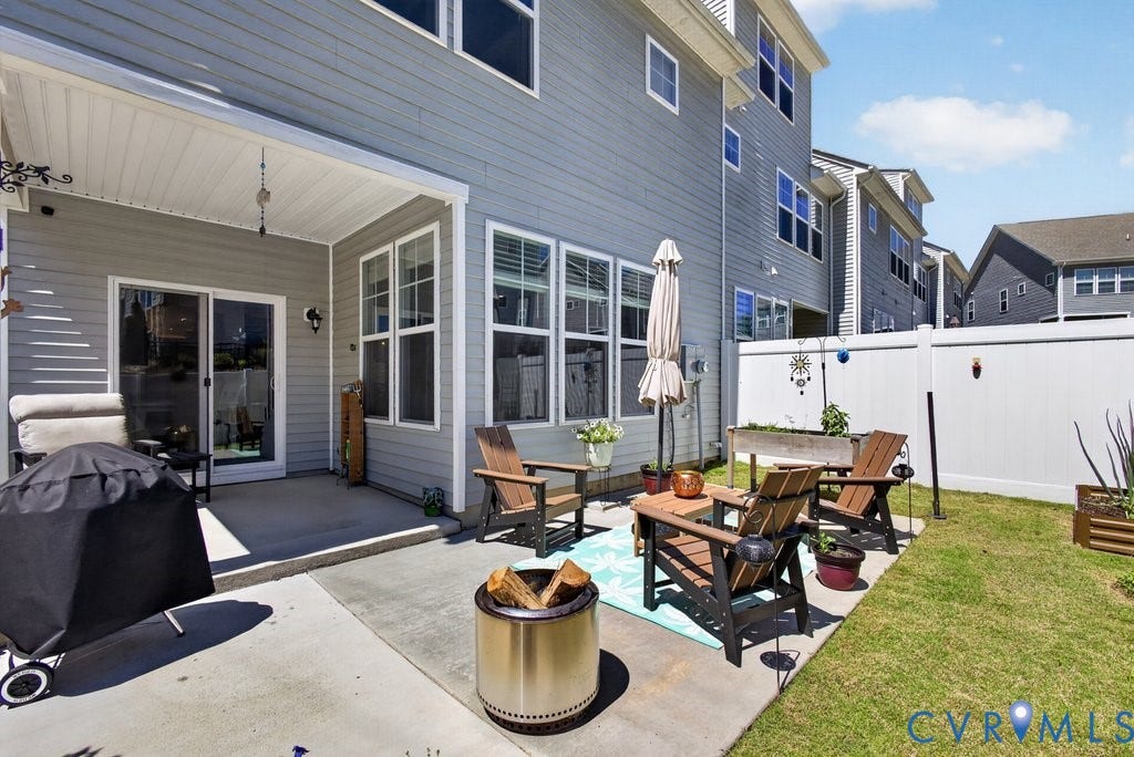 7669 Leeds Castle Lane, Maidstone Village Townhomes, New Kent, VA 23124 Concrete patio w/enclosed vinyl privacy fence