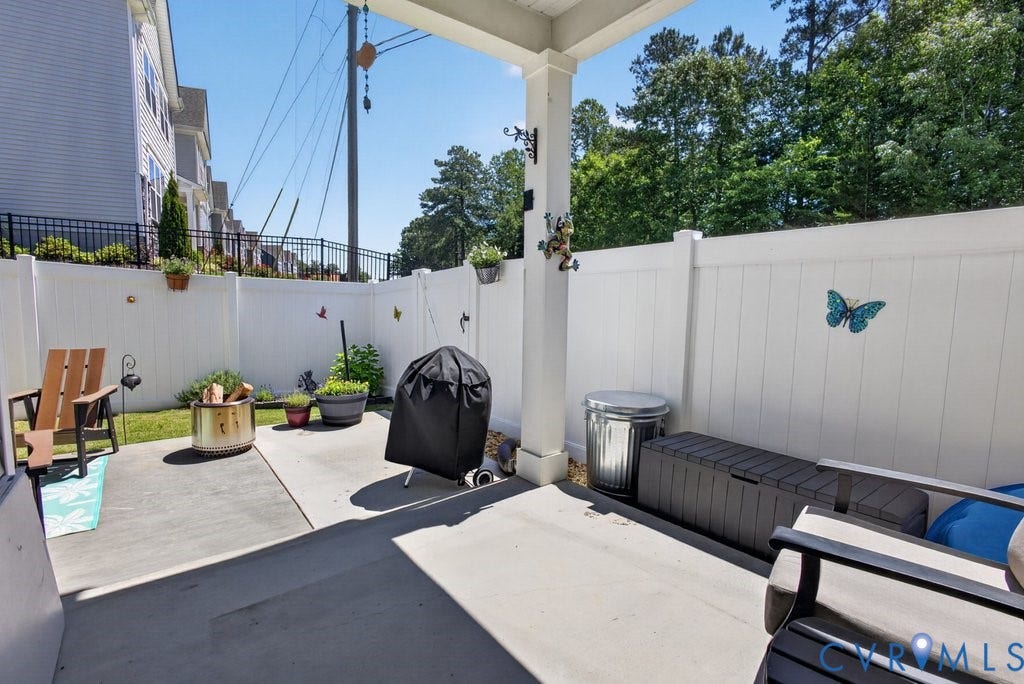 7669 Leeds Castle Lane, Maidstone Village Townhomes, New Kent, VA 23124 Concrete patio w/enclosed vinyl privacy fence
