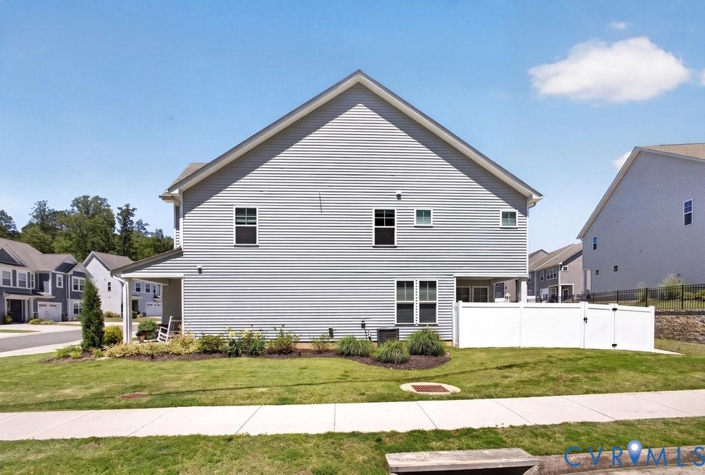 7669 Leeds Castle Lane, Maidstone Village Townhomes, New Kent, VA 23124 Enclosed Vinyl Privacy Fence