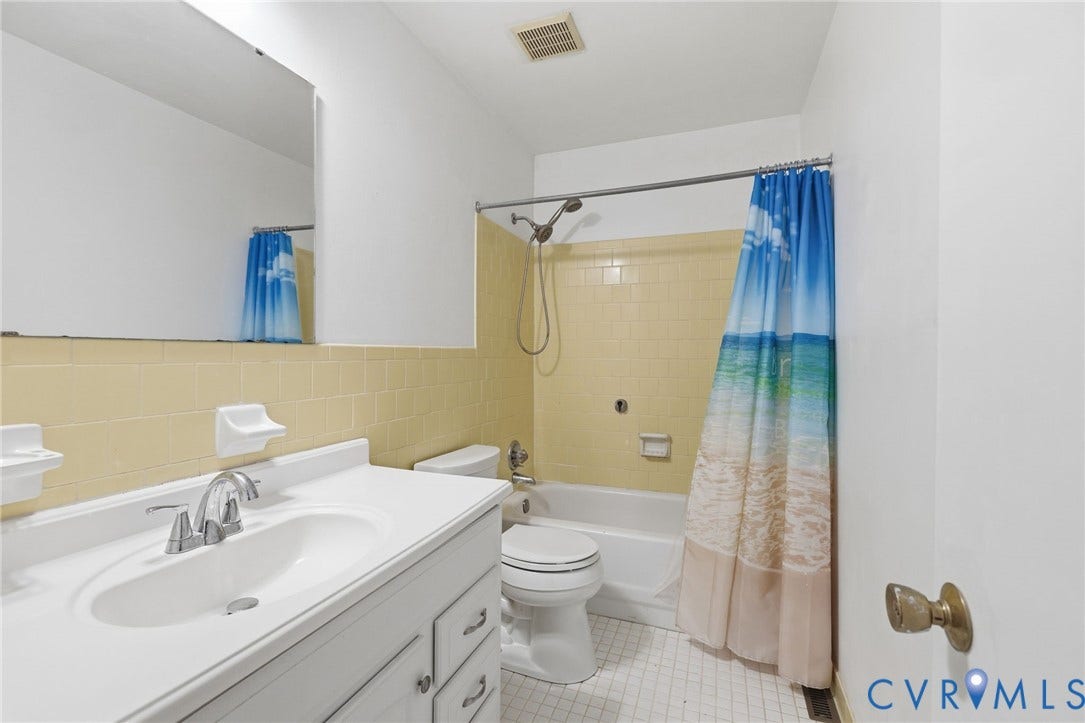 1332 Poco Drive, Richmond, VA 23235 Full hall bathroom