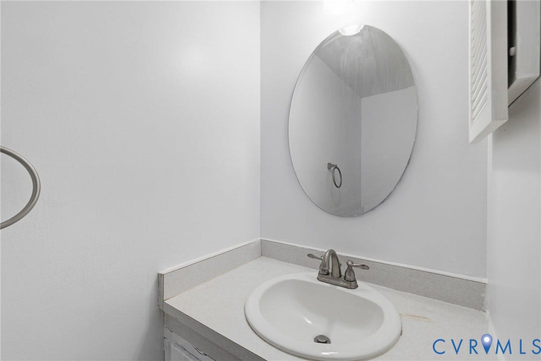 1332 Poco Drive, Richmond, VA 23235 1st floor powder room