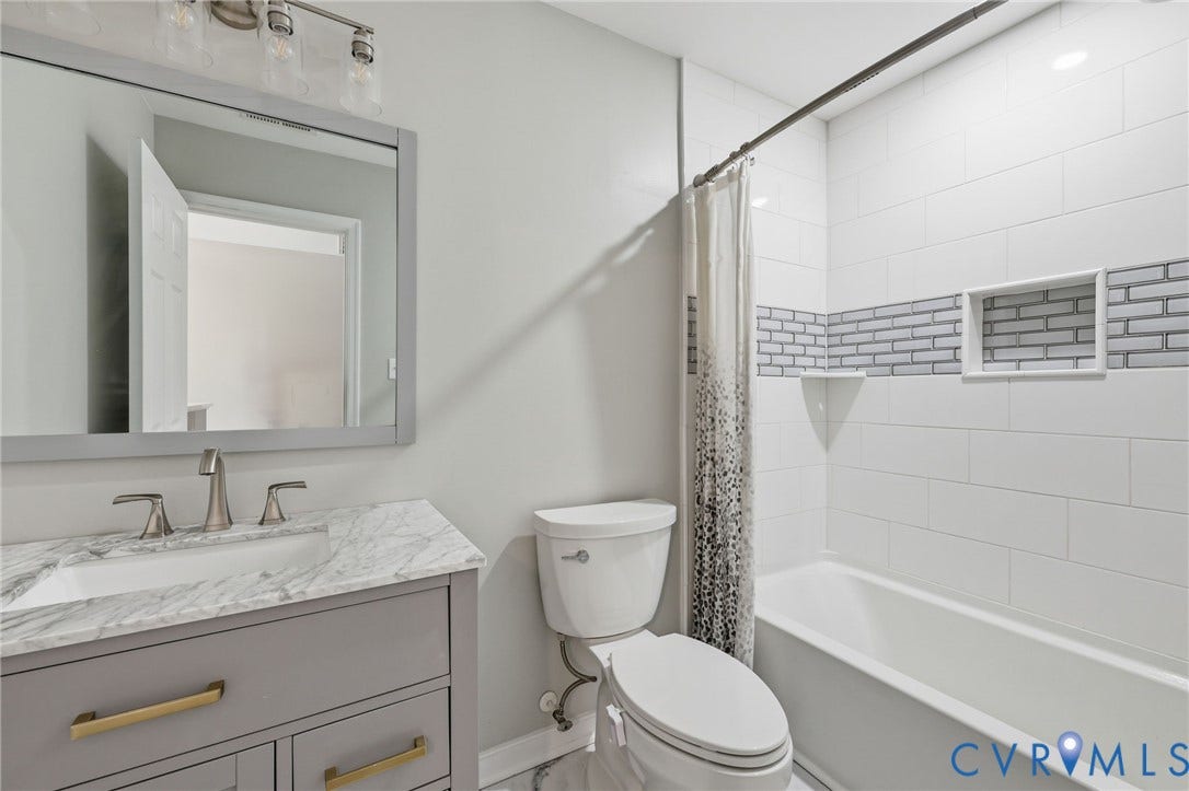 2nd floor hall bath