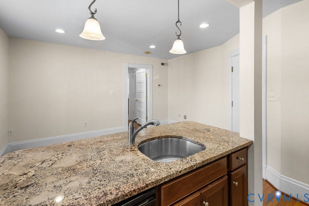 3020 Patterson Avenue, #U8, Museum District, Richmond, VA 23221 Bathroom showing granite vanity