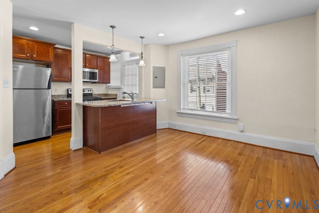 3020 Patterson Avenue, #U8, Museum District, Richmond, VA 23221 Living room looking into kitchen