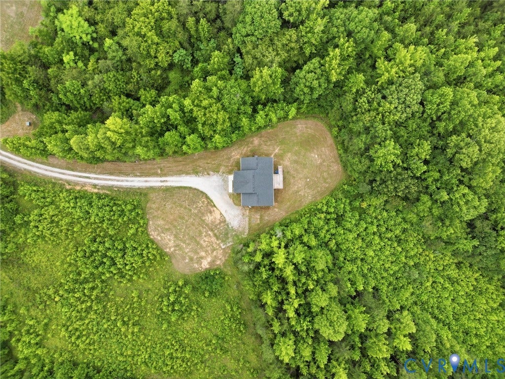 2677 Dogtown Road, Goochland, VA 23063 Compact residence surrounded by extensive mature trees