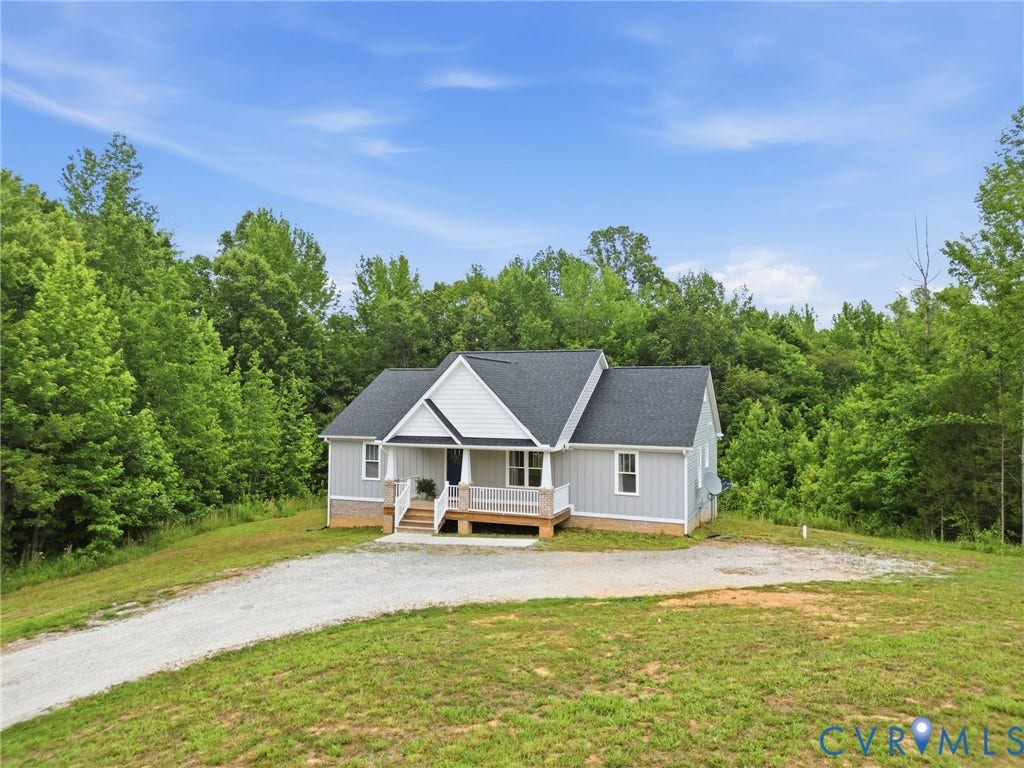2677 Dogtown Road, Goochland, VA 23063 Contemporary ranch-style residence featuring a light gray siding exterior with white trim