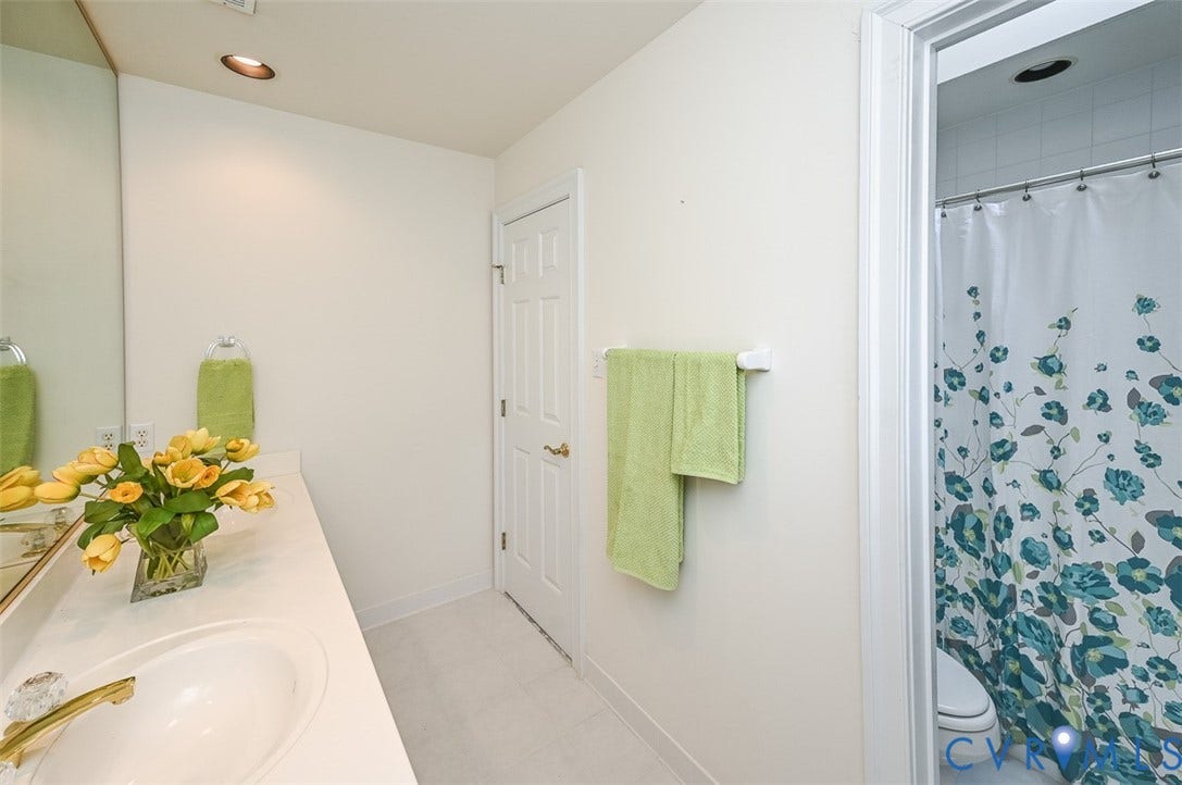 10809 Leabrook Drive, Wyndham, Glen Allen, VA 23059 Another view of the adjoining bath to bedroom 4 and 5 with separate room to water closet and tub/shower