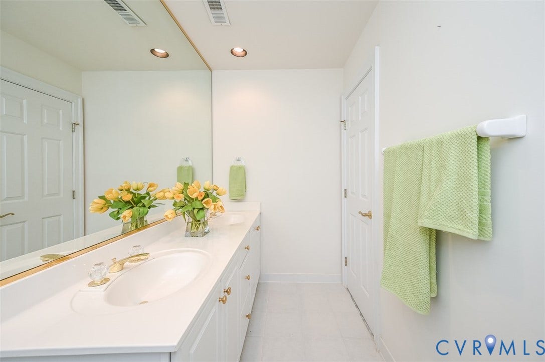 10809 Leabrook Drive, Wyndham, Glen Allen, VA 23059 Bathroom adjoining to bedroom 4 and Bedroom 5