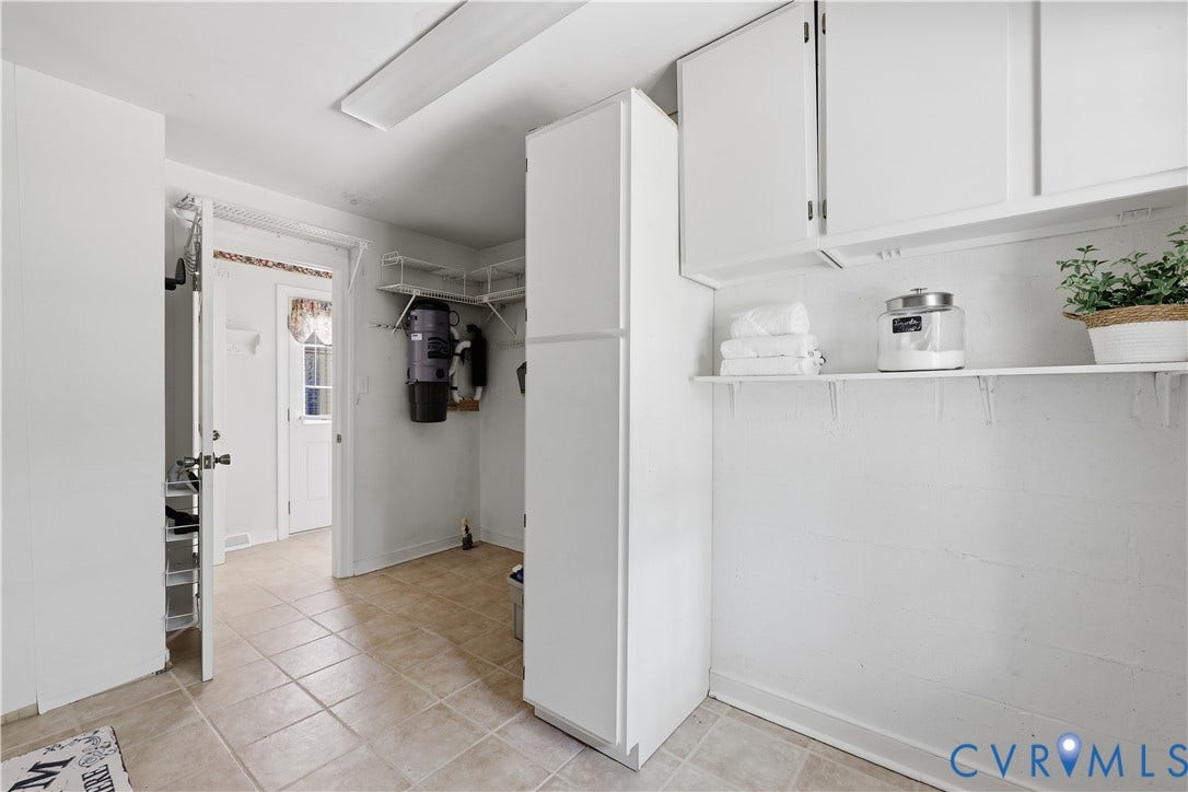 1610 Reams Road, Powhatan, VA 23139 Florida room. ceramic tile floors, Wooden blinds, sky lights. additional, built in propane heater.