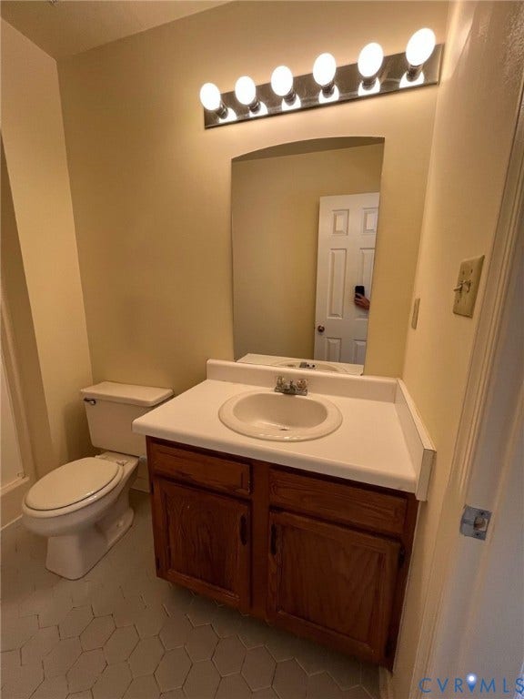 8704 Hermitage Trace Circle, Henrico, VA 23228 8704 Hermitage Trace Circle, Henrico, VA 23228