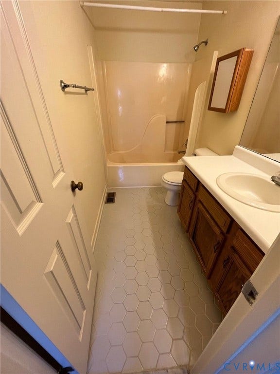 8704 Hermitage Trace Circle, Henrico, VA 23228 8704 Hermitage Trace Circle, Henrico, VA 23228