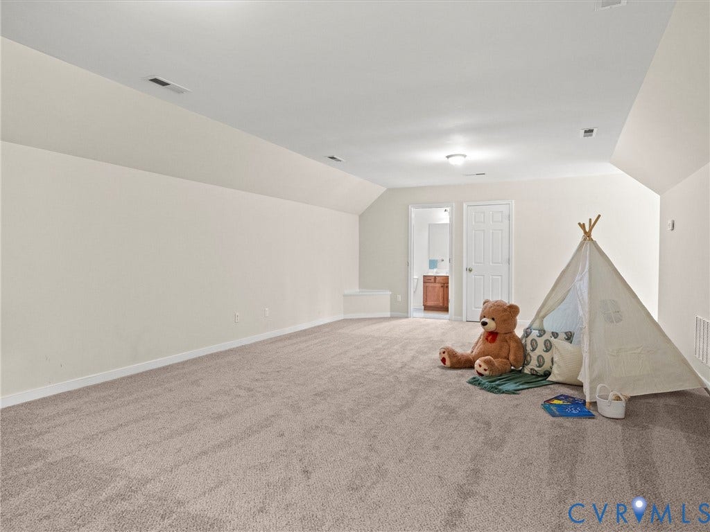 3RD FLOOR SPACE WITH HALF BATH