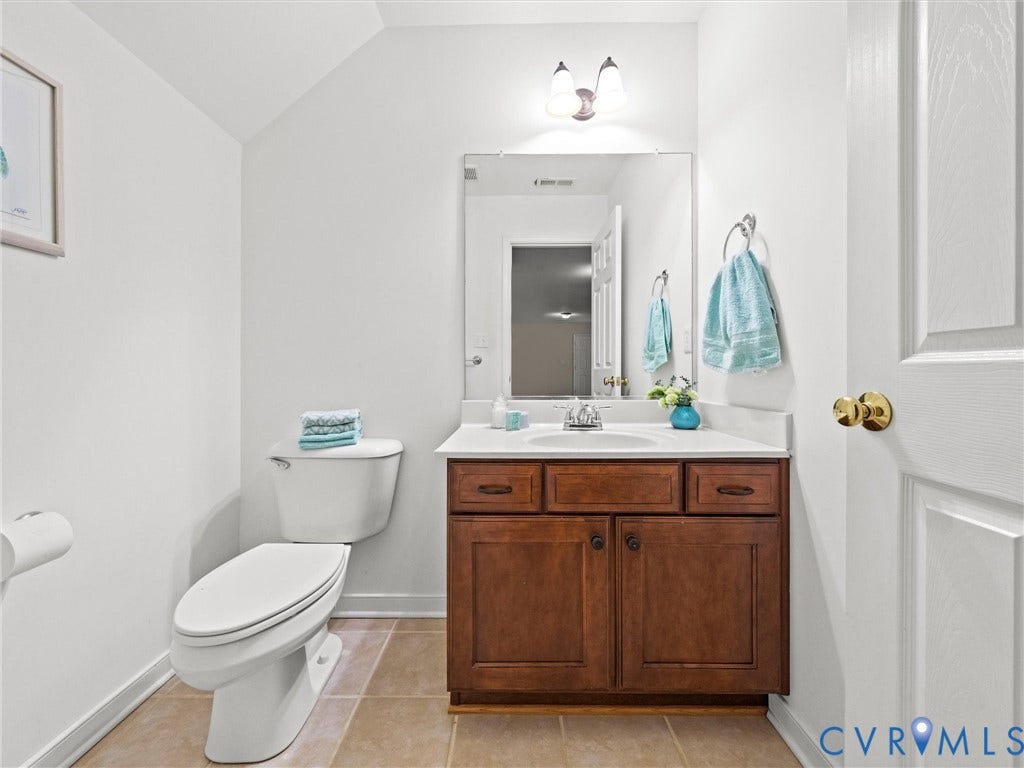 HALF BATH ON THE 3RD FLOOR