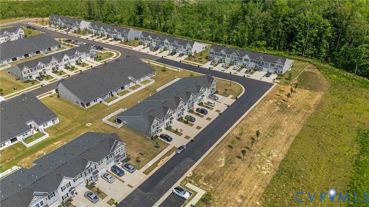 7213 Lyon Taylor Lane, Summer Maple, New Kent, VA 23124 Newly constructed community featuring multiple residential buildings with asphalt shingle roofs