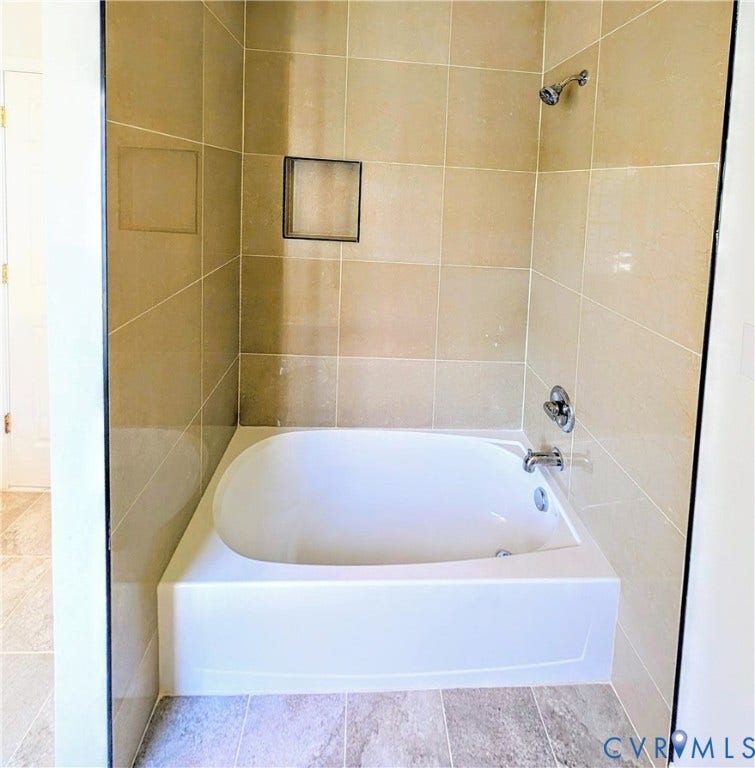3216 Enslow Avenue, Richmond, VA 23222 Bathtub and shower combination hall way featuring neutral-toned wall tiling, a built-in shower niche, and chrome fixtures