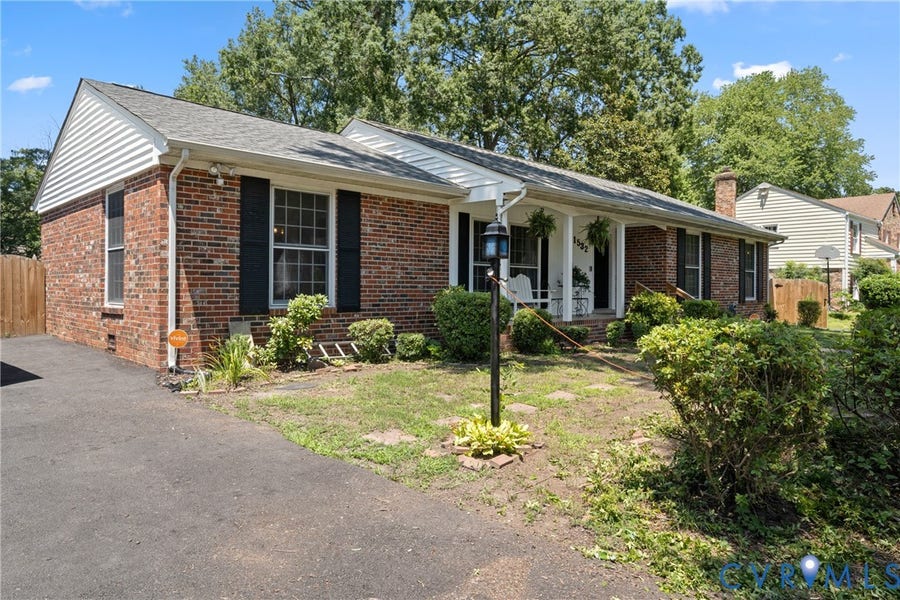 Property photo for 1532 Warminster Drive, Midlothian, VA