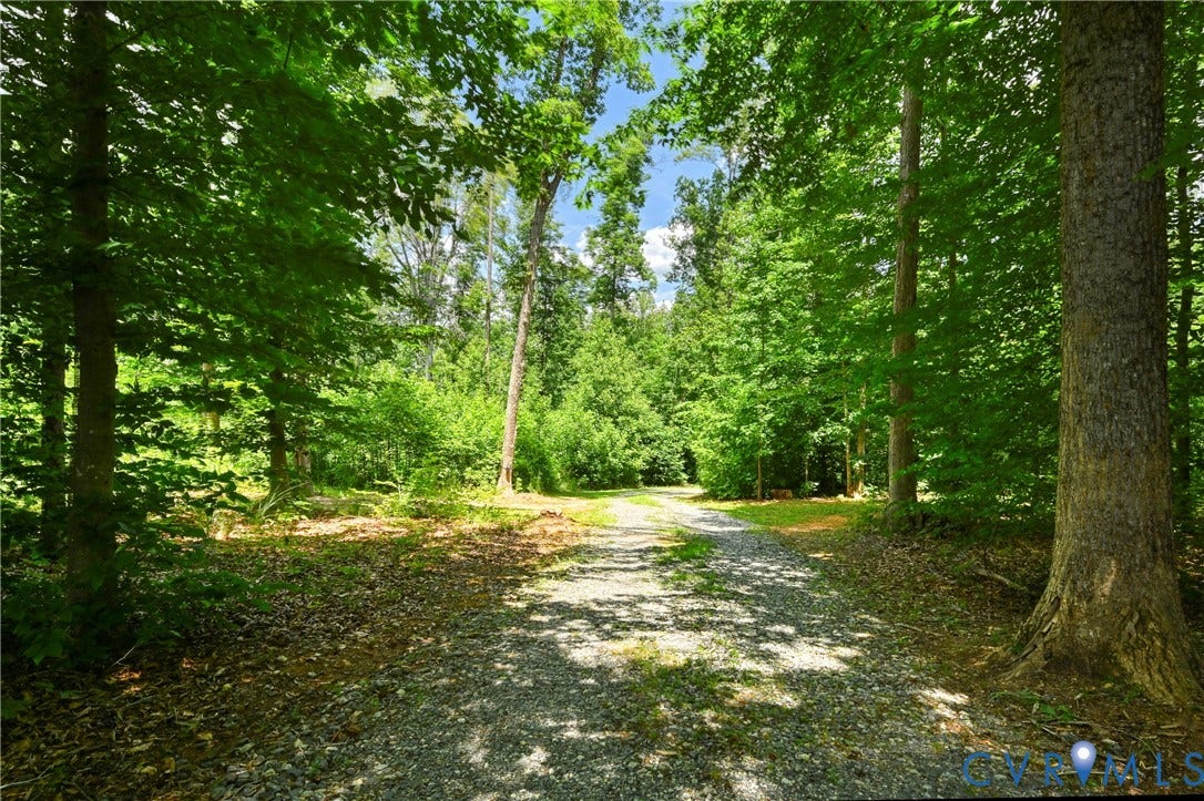 4528 E Old Mountain Road, Louisa, VA 23093