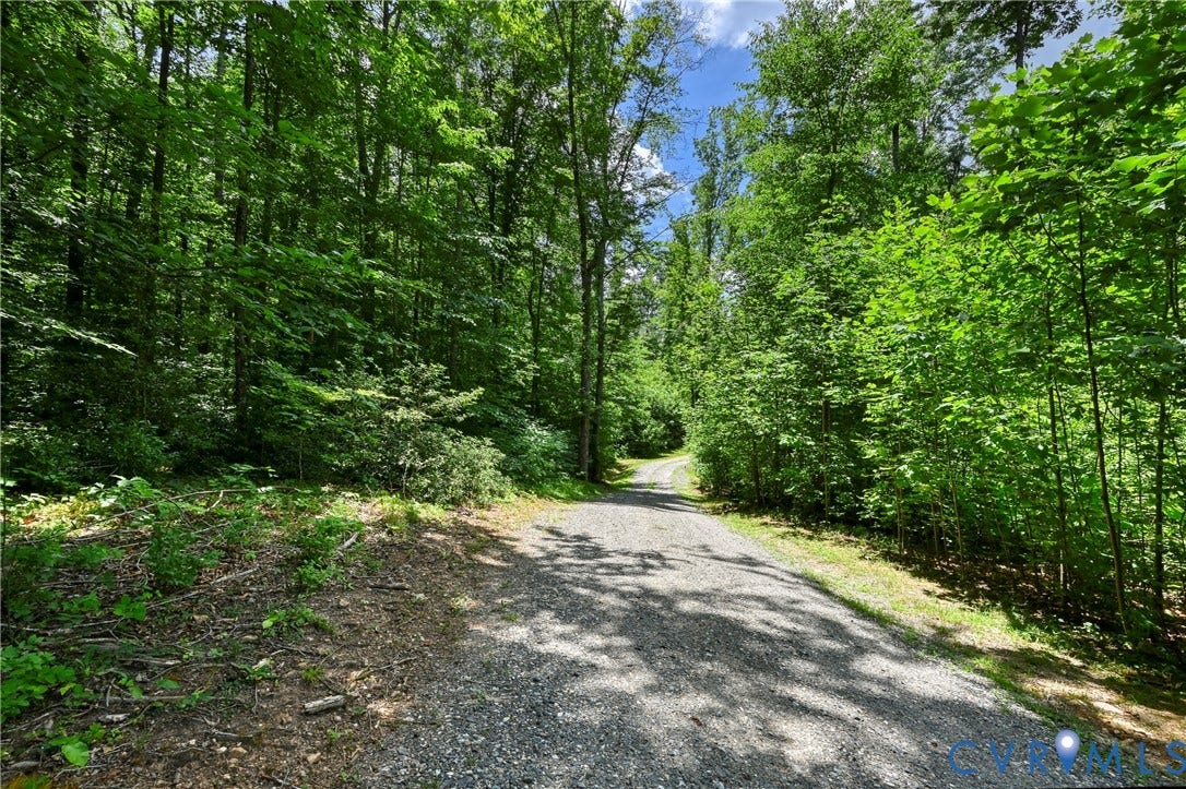 4528 E Old Mountain Road, Louisa, VA 23093