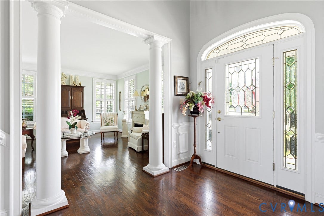 A grand entry to this home! Beautiful!