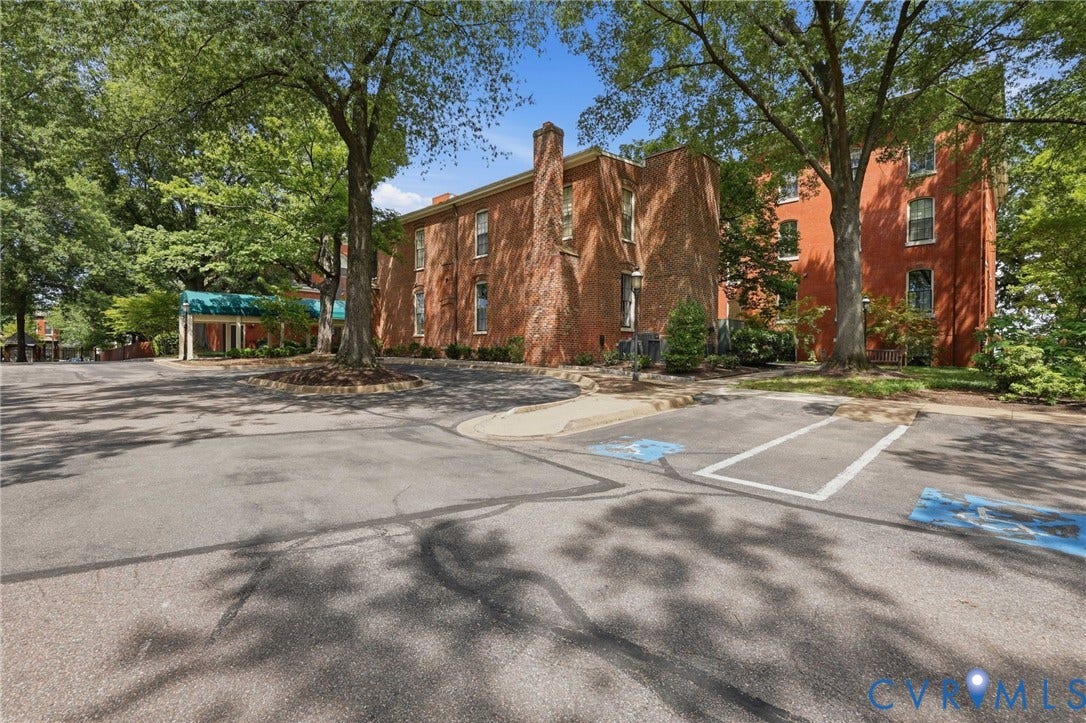 1443 Floyd Avenue, #208, The Fan, Richmond, VA 23220 Ample parking for residents and guests!