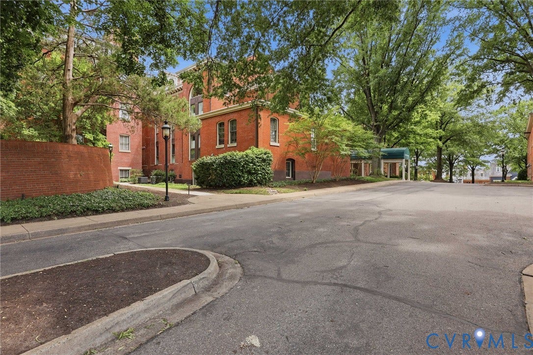 1443 Floyd Avenue, #208, The Fan, Richmond, VA 23220 Secure off street parking in large paved lot