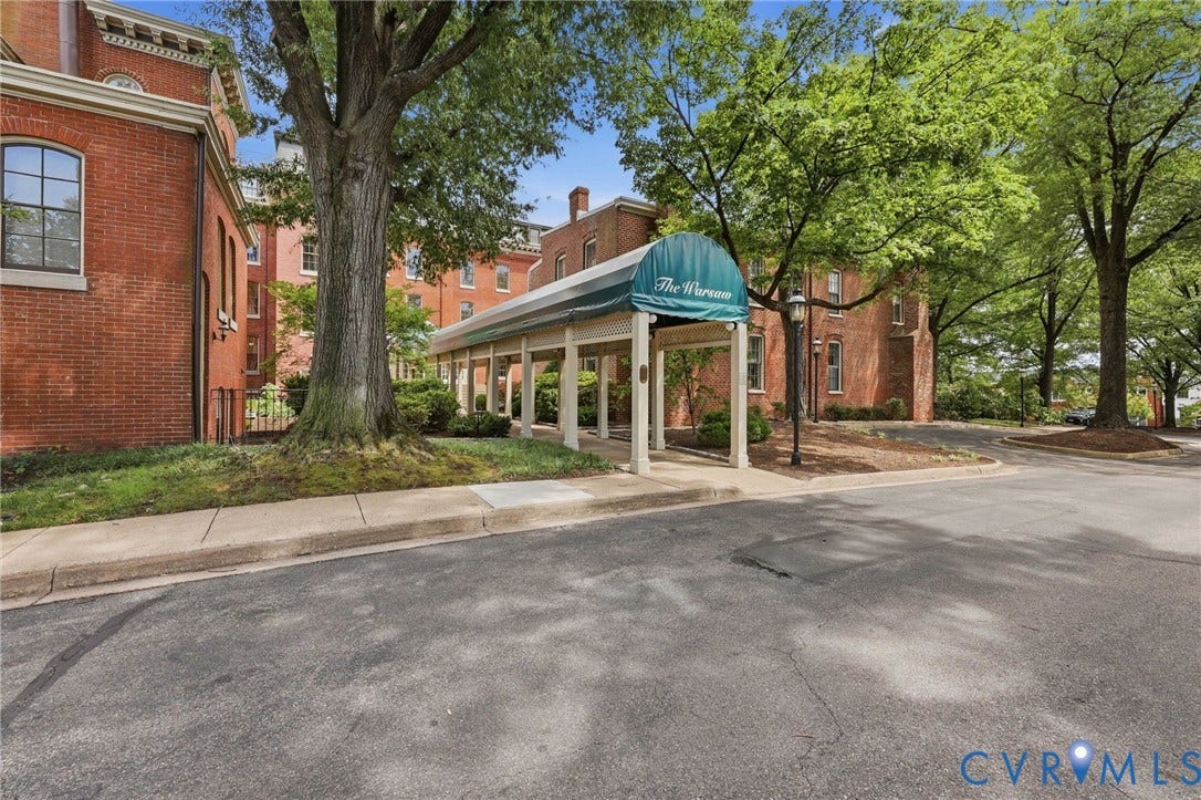 1443 Floyd Avenue, #208, The Fan, Richmond, VA 23220 Covered walkway