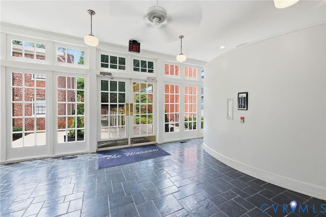 1443 Floyd Avenue, #208, The Fan, Richmond, VA 23220 Large foyer for secure entry, mail, & packages