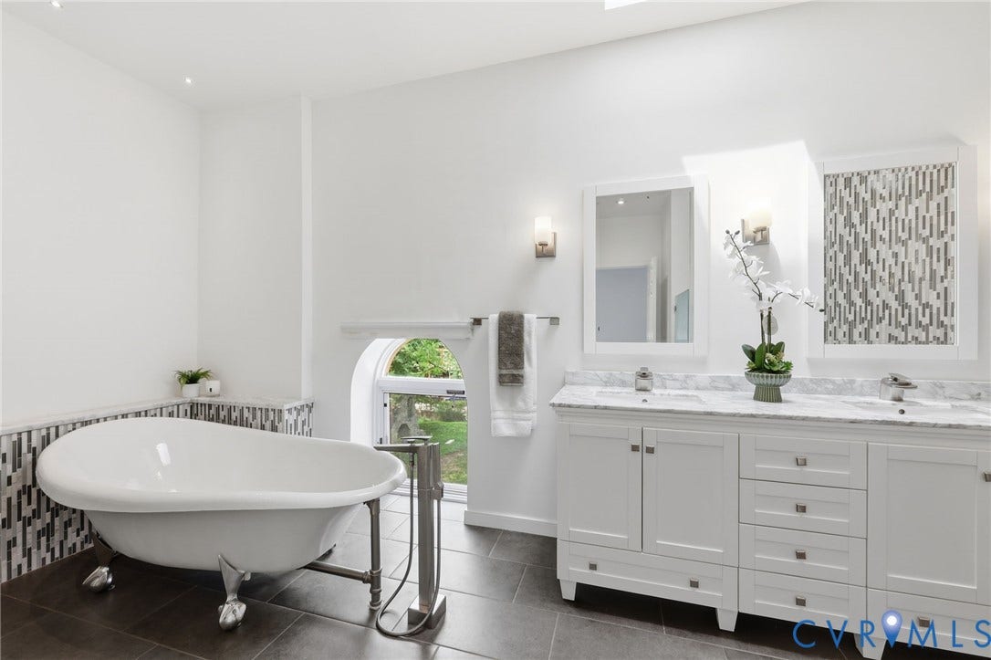 1443 Floyd Avenue, #208, The Fan, Richmond, VA 23220 Recently renovated primary suite with claw foot tub and double vanity!