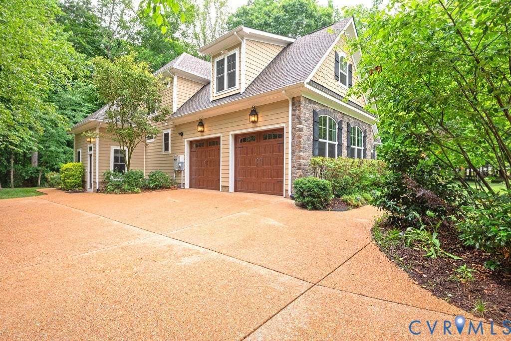 8853 Porto Court, Viniterra Estates, New Kent, VA 23124 Aggregate driveway
