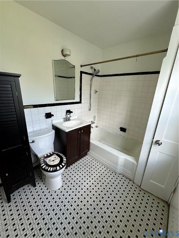 2107 Barclay Road, Lakeside, Henrico, VA 23228 Upstairs full bathroom