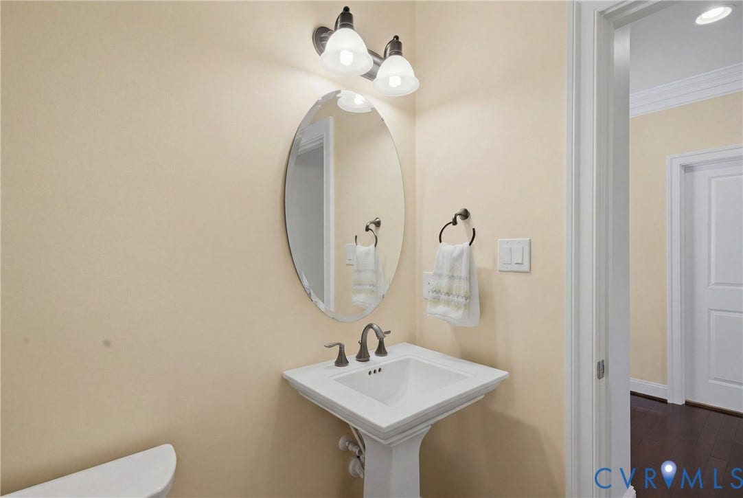 11920 Montfort Circle, Grey Oaks, Glen Allen, VA 23059 First floor half bath