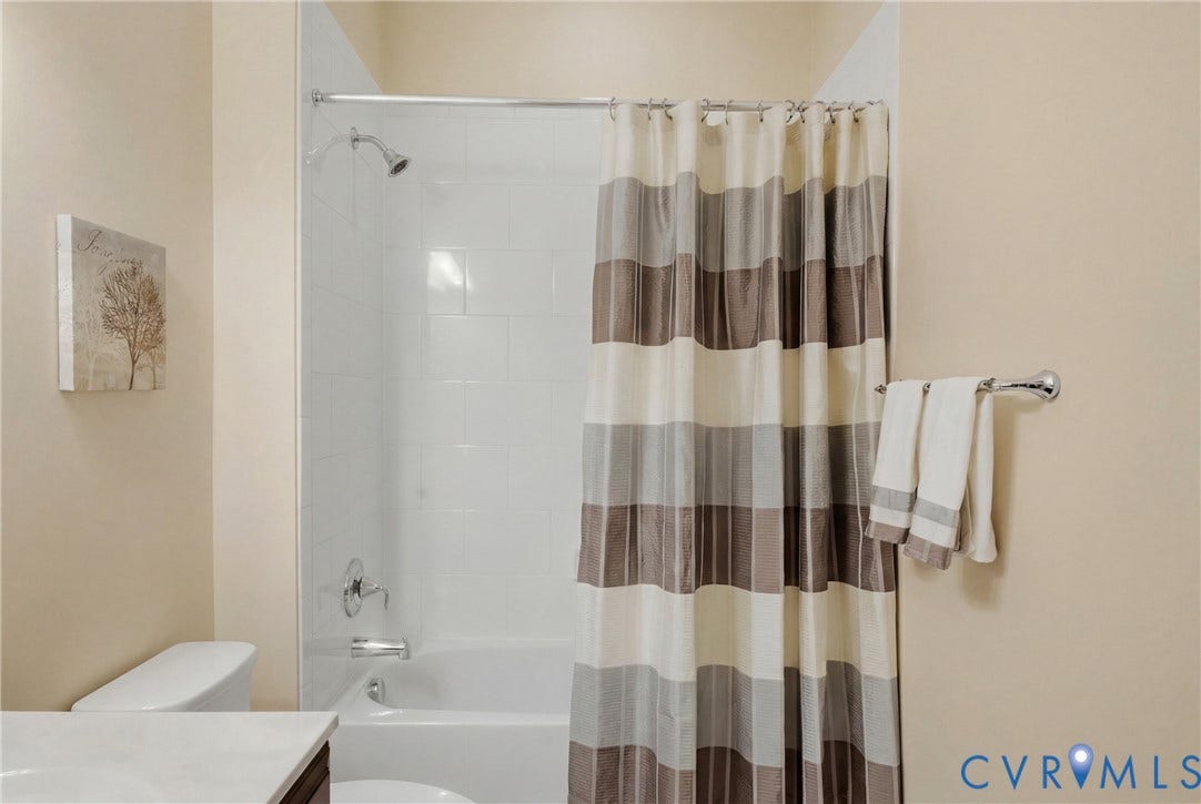 11920 Montfort Circle, Grey Oaks, Glen Allen, VA 23059 Second floor full hall bathroom