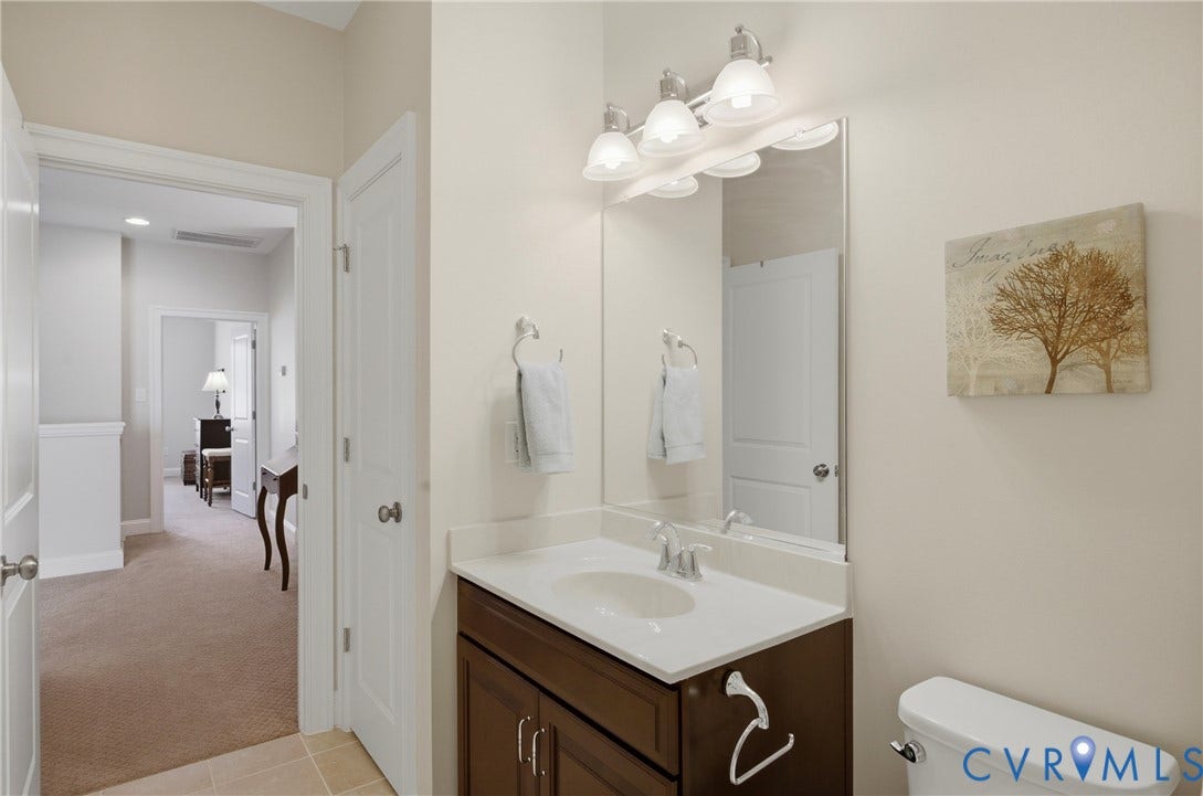 11920 Montfort Circle, Grey Oaks, Glen Allen, VA 23059 Second floor full hall bathroom