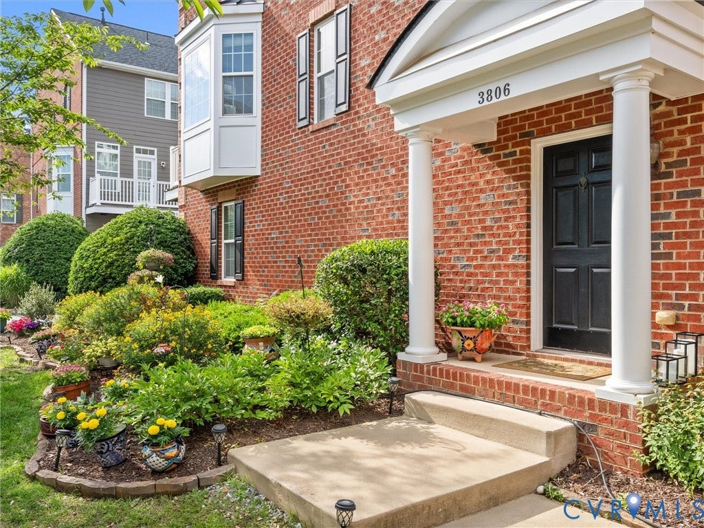 3806 Pumpkin Seed Lane, West Broad Village, Glen Allen, VA 23060 mature plantings surround entry!