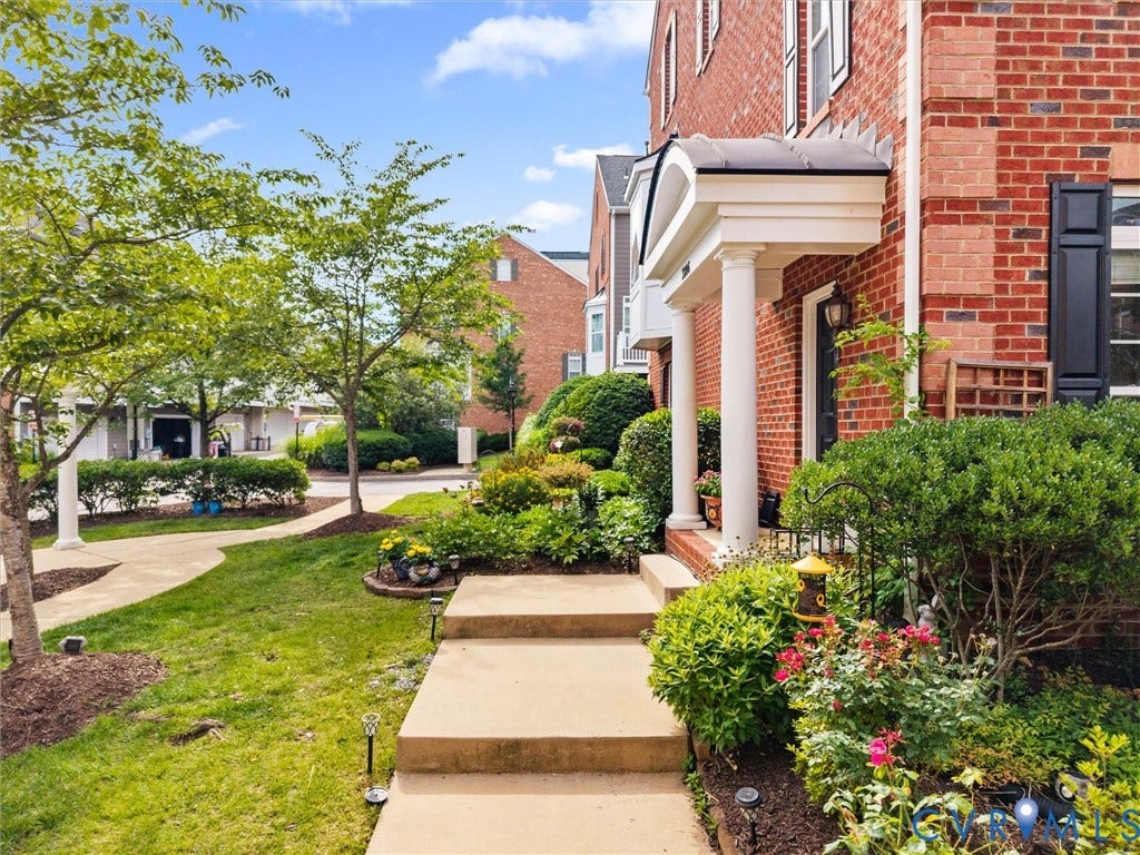 3806 Pumpkin Seed Lane, West Broad Village, Glen Allen, VA 23060 mature plantings surround entry!