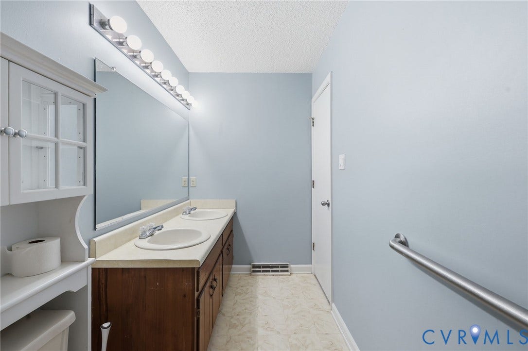 Dual vanity with integrated sinks and a laminate countertop