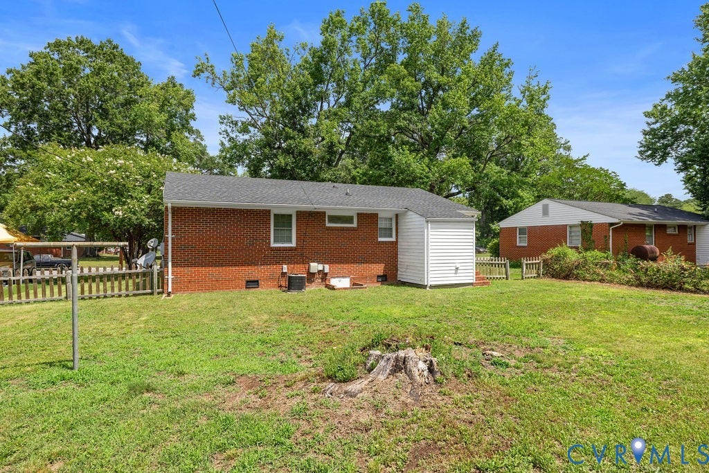 5527 Hansdale Road, Piney Knolls, Richmond, VA 23224 Expansive grass yard with mature trees