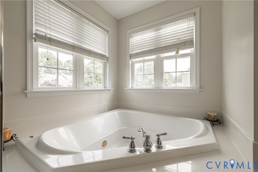 16814 Jennway Place, Moseley, VA 23120 Built-in corner soaking tub featuring chrome fixtures