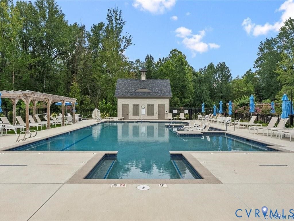 9237 Cerulean Place, Richmond, VA 23238 The refreshing Connexion pool is your place to soak up the sun, unwind, and truly feel part of the community.