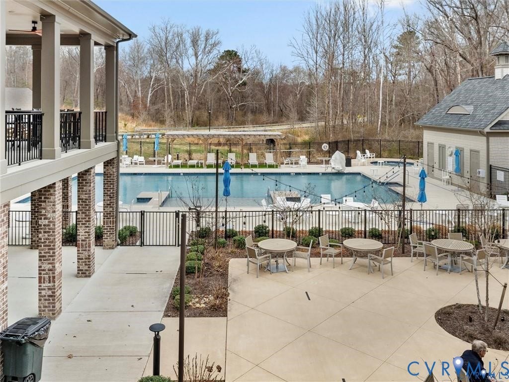 9237 Cerulean Place, Richmond, VA 23238 The Connexions two-story porch invites you to relax over breathtaking, resort-style views residents adore.