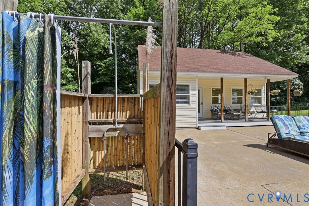 1375 Gills Road, Powhatan, VA 23139 Outdoor shower next to the pool.