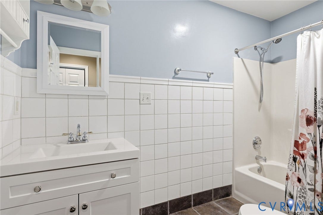 1375 Gills Road, Powhatan, VA 23139 Updated hall bathroom.