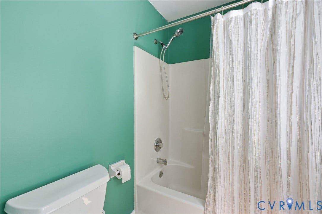 1375 Gills Road, Powhatan, VA 23139 Full primary bathroom.