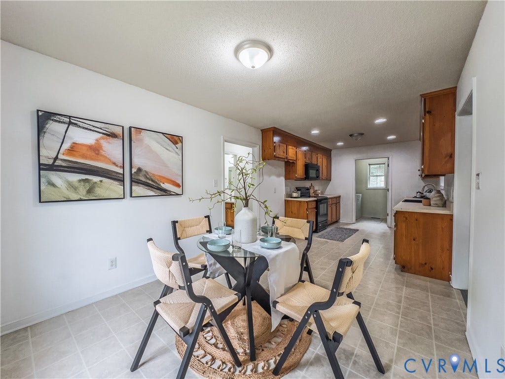 Dining area, central to kitchen and living room