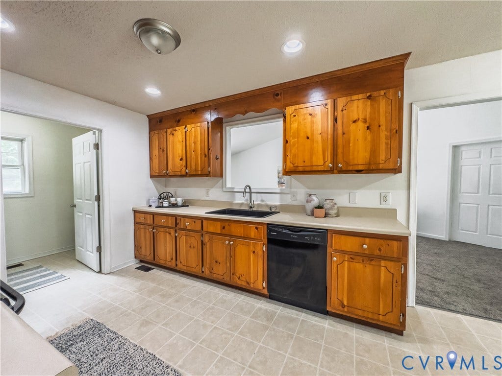 Kitchen, dishwasher