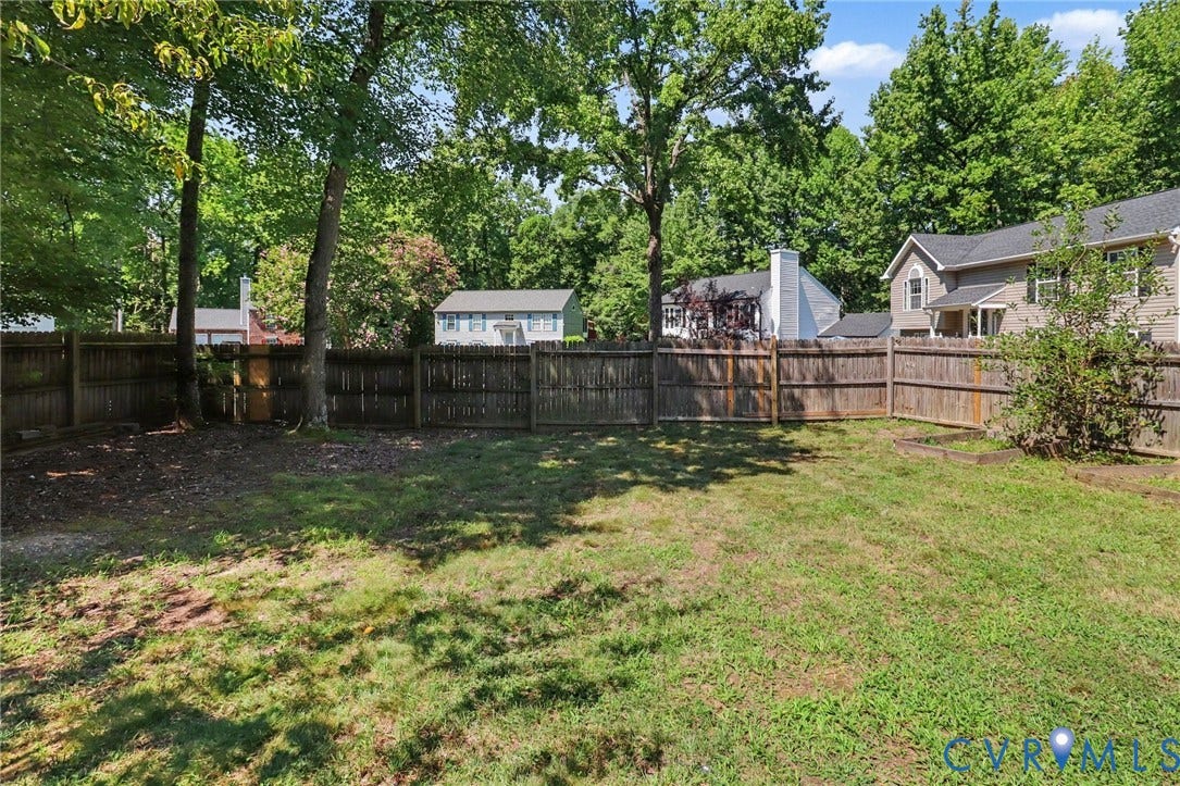 931 Hunters Run Drive, Henrico, VA 23223 Expansive fenced yard with mature trees and established greenery